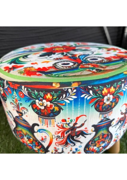 Renkli Etnik Esintiler Desenli Ayaklı Puf modelleri