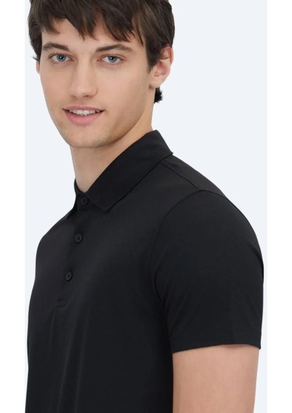Siyah Desenli Polo Yaka T-Shirt fırsatları