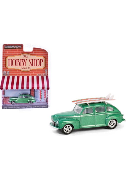 1/64 The Hobby Shop Series 16 - 1946 Ford Fordor Super Deluxe Green Metallic With White Interior And Roof Rack With Surfboards fiyatları