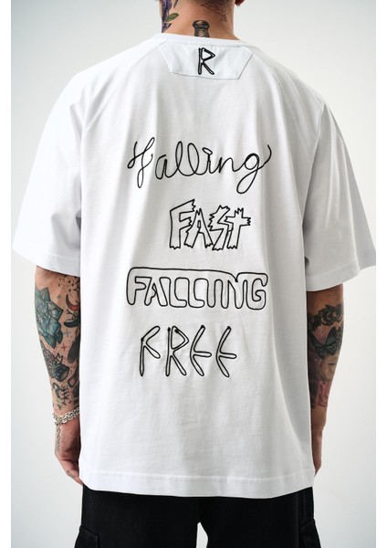 Erkek Fast Nakışlı Oversize T-Shirt Beyaz fırsatları