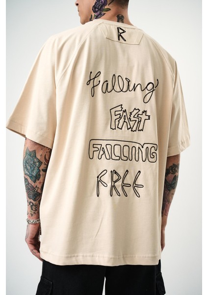 Erkek Fast Nakışlı Oversize T-Shirt Bej fırsatları