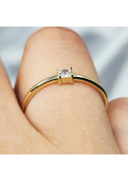 Gümüş Yüzük - Kare Tasarım Swaroski (Zirkon)Taşlı Modern Minimal Tasarım Tektaş 925 Ayar Gümüş Yüzük