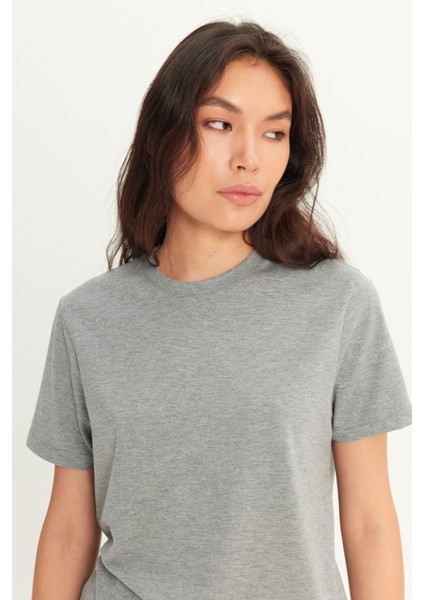 Erkek Koyu Gri Pamuklu Slim Fit Dar Kesim Bisiklet Yaka Tişört