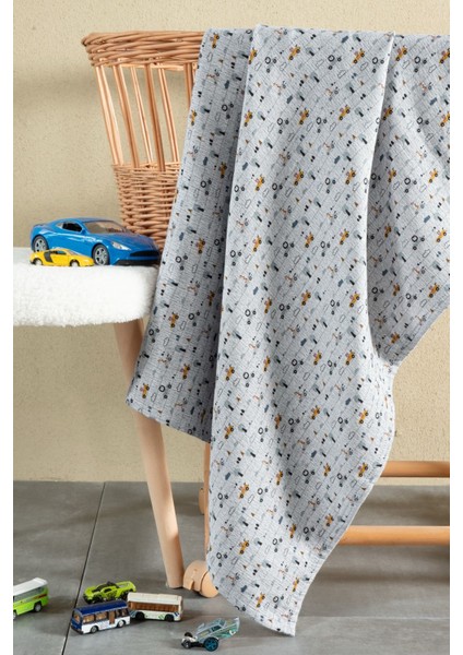 Erkek Bebek Araba Desenli Müslin Örtü – Gri Zeminli Pamuklu Hafif Bebek Battaniyesi
