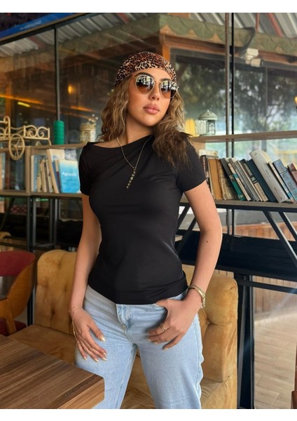Kadın Kısa Kollu Tek Omuzu Açık Büzgülü Viskon Bluz fiyatları