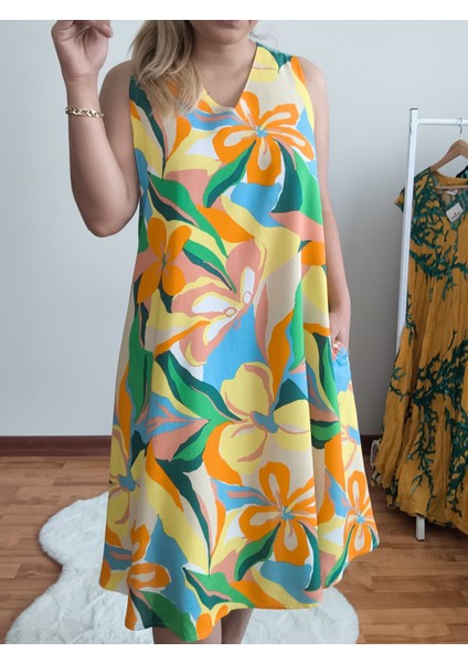 V Yaka Renkli Çiçek Desenli Sıfır Kol Maksi Elbise fiyatları