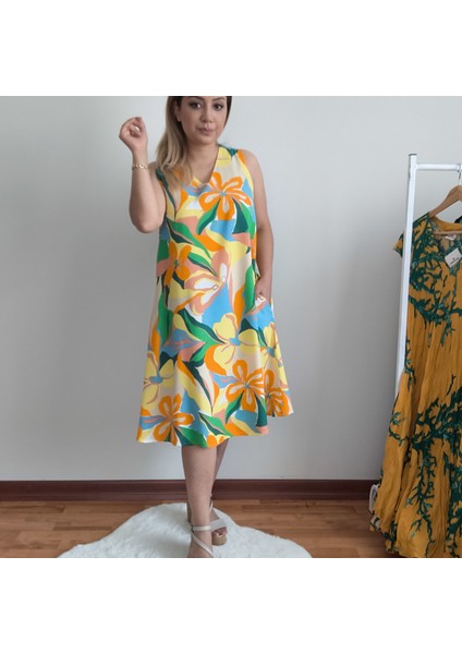 V Yaka Renkli Çiçek Desenli Sıfır Kol Maksi Elbise fırsatları