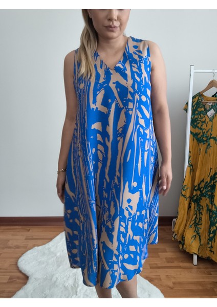 V Yaka Mavi Desenli Sıfır Kol Maksi Elbise fırsatları