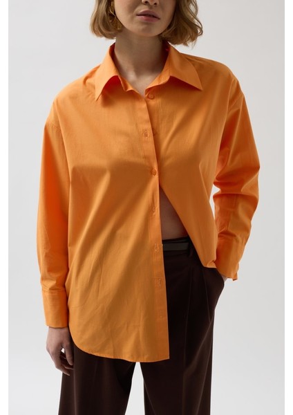 Sırt Dekolteli Bağcıklı Gömlek