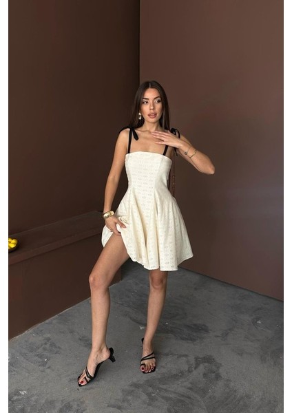 Bej Omzu Bağcıklı Elbise fiyatları