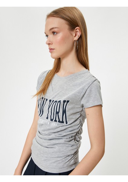 Yeni Sezon Kolej Tişört Baskılı Kruvaze Yaka Büzgü Detaylı Slim Fit Viskon Karışımlı