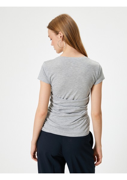 Yeni Sezon Kolej Tişört Baskılı Kruvaze Yaka Büzgü Detaylı Slim Fit Viskon Karışımlı fırsatları