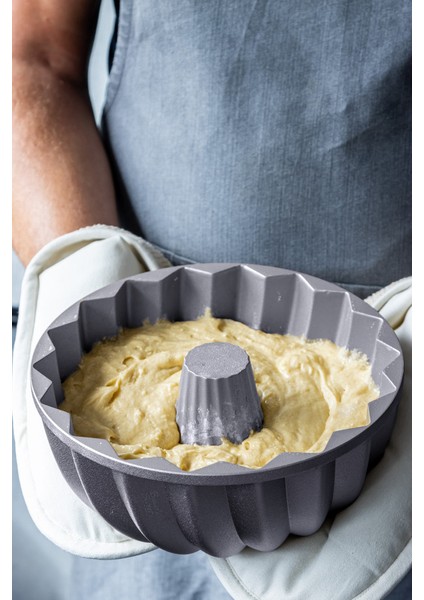 Masterclass Dökme Alüminyum Dekoratif Kek Kalıbı 24.5cm/9