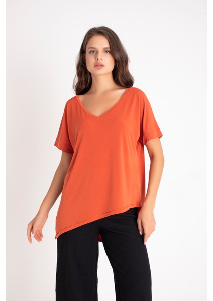Coral Flow – Asimetrik Kesim V Yaka Relax Fit Bluz modelleri
