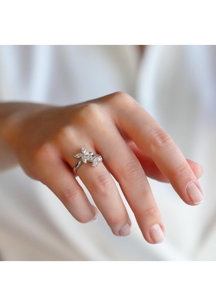 Sky Diamond Çiçek Modeli Zarif Gümüş Yüzük fiyatları