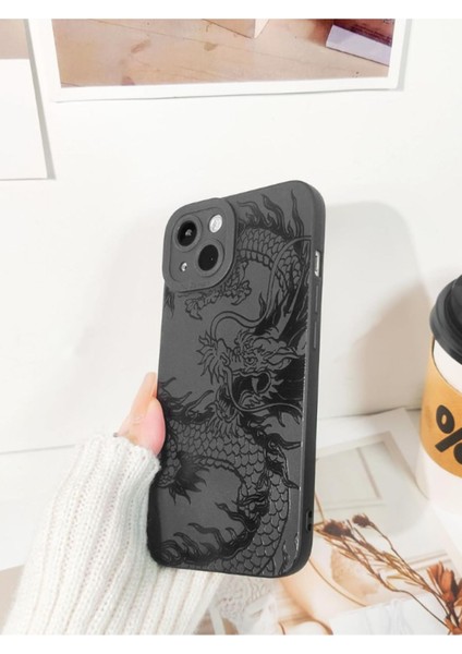Iphone 13-14 Uyumlu Kılıf Mat Siyah Ejderha Desenli Dayanıklı Yumuşak Kamera Korumalı Kapak fırsatları