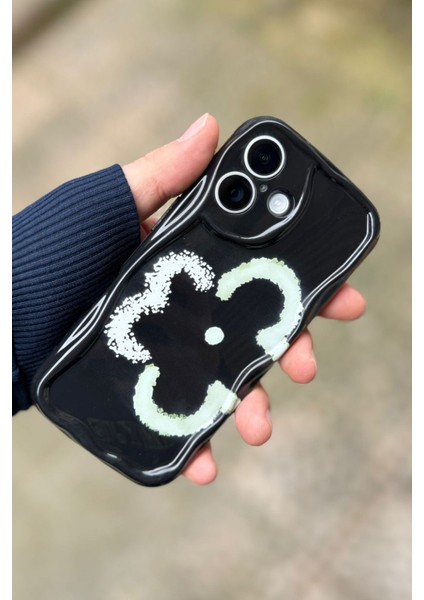 Iphone 16 Plus Uyumlu Kılıf New Flower Desenli Darbelere Karşı Dayanıklı Yumuşak Silikon Kapak Siyah