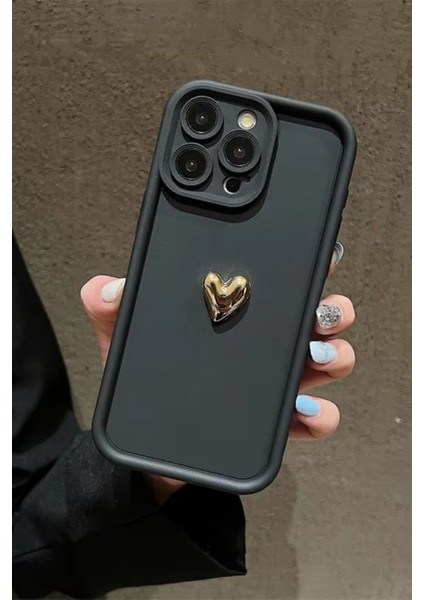 Iphone 15 Pro Uyumlu Kılıf 3D Gold Kalp Darbelere Dayanıklı Yumuşak Kamera Korumalı Kapak Siyah