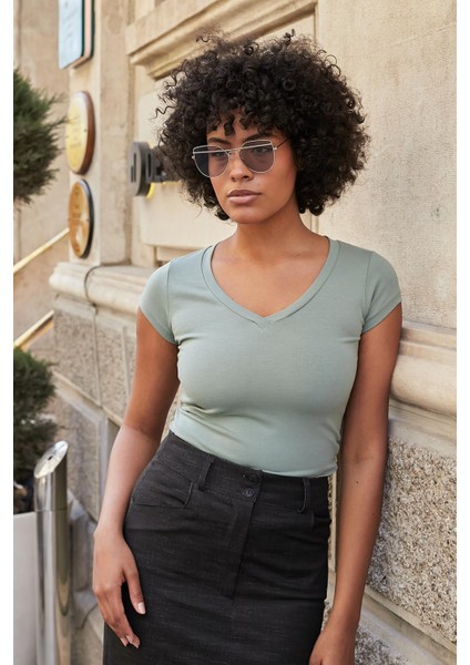 V Yaka Kısa Kol Likralı Pamuk Kumaş Body-Koyu mint