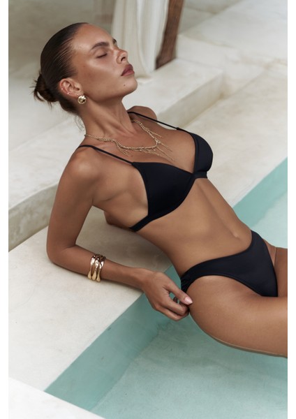 Bintang Ayarlanabilir Üçgen Siyah Bikini Üstü
