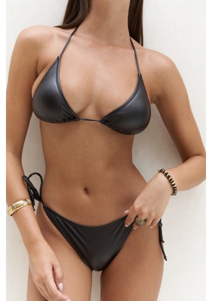 Mutia Bağcıklı Parlak Siyah Bikini Altı modelleri