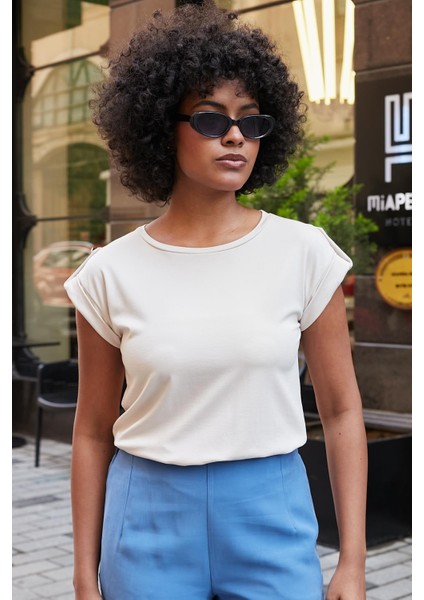 Kadın Kaliteli Likrasız Span Kumaş Geniş Sıfır Yaka Duble Kollu Apoletli Düğmeli T-Shirt Bluz-Şampanya fiyatları