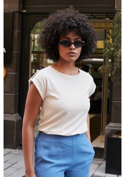 Kadın Kaliteli Likrasız Span Kumaş Geniş Sıfır Yaka Duble Kollu Apoletli Düğmeli T-Shirt Bluz-Şampanya fırsatları