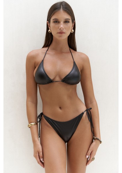 Mutia Bağcıklı Parlak Siyah Bikini Üstü modelleri