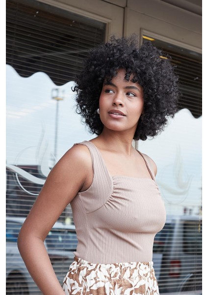 Kadın Likralı Şık Kumaş Kare Yaka Büzgülü Kolsuz Body Bluz-Camel fırsatları