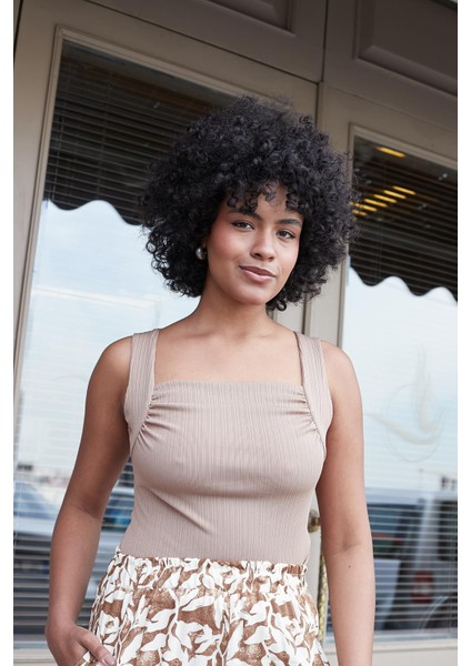 Kadın Likralı Şık Kumaş Kare Yaka Büzgülü Kolsuz Body Bluz-Camel indirimleri