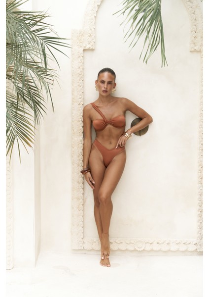 Balisya V Kesim Kiremit Bikini Altı