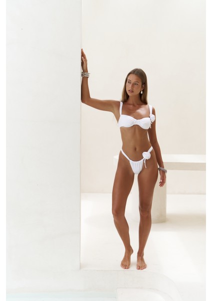Larasis Çiçek Detaylı Beyaz Bikini Altı fiyatları