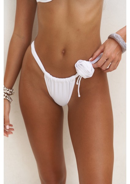 Larasis Çiçek Detaylı Beyaz Bikini Altı indirimleri