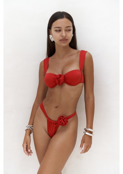 Larasis Çiçek Detaylı Gloplu Kırmızı Bikini Üstü