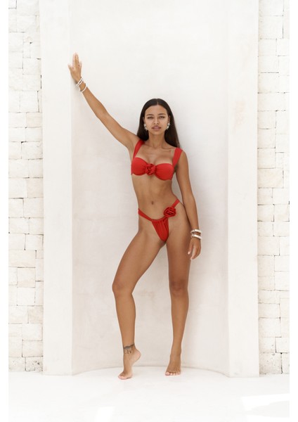 Larasis Çiçek Detaylı Gloplu Kırmızı Bikini Üstü