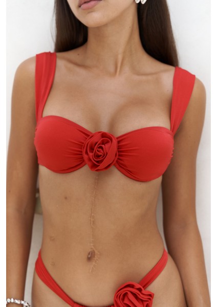 Larasis Çiçek Detaylı Gloplu Kırmızı Bikini Üstü