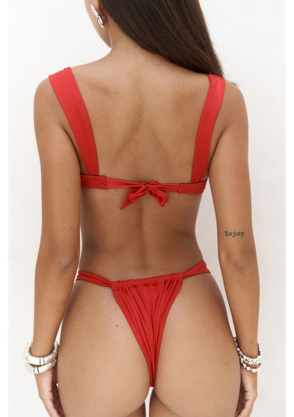 Larasis Çiçek Detaylı Gloplu Kırmızı Bikini Üstü