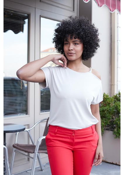 Kadın Modal Penye Geniş Sıfır Yaka Omuzu Dekolteli Aksesuarlı Düşük Omuz Bluz-Taş indirimleri