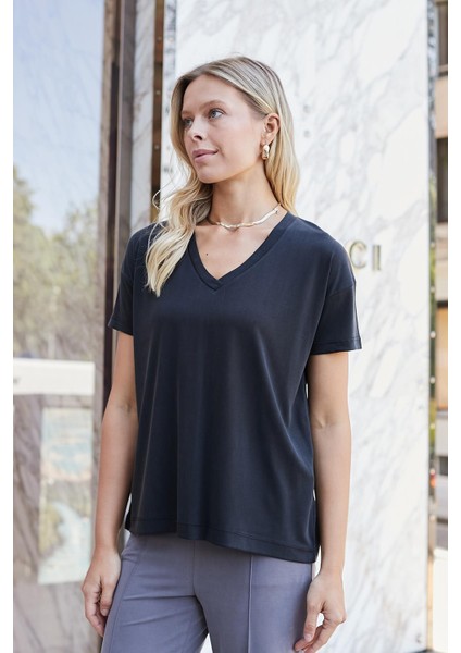 Kadın Ipeksi Modal Penye Esnek Kumaş V Yaka Düşük Omuzlu Kısa Kol T-Shirt Bluz-Siyah indirimleri