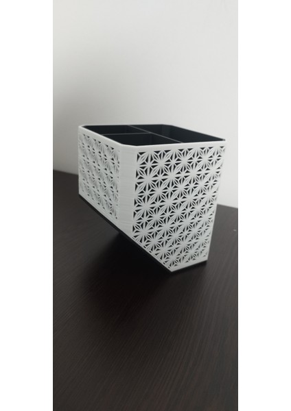 Desenli 3 Bölmeli Yatay Kalemlik || 3D Baskı Dayanıklı Pla Malzeme || Siyah ve Beyaz || 9X10X11 cm | Kalem Kutusu modelleri