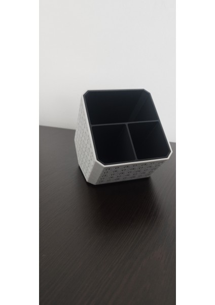 Desenli 3 Bölmeli Yatay Kalemlik || 3D Baskı Dayanıklı Pla Malzeme || Siyah ve Beyaz || 9X10X11 cm | Kalem Kutusu fırsatları