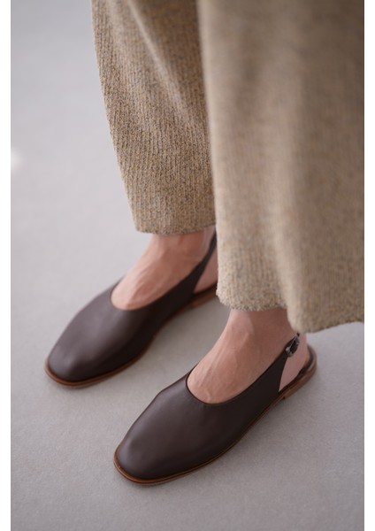 Blake Ön Kapalı Arka Kısım Açık Hakiki Deri Kadın Sandalet- Acı Kahve fiyatları