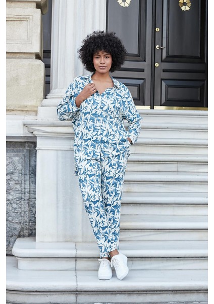 Kadın Desenli Vual Yakalı Düşük Omuzlu Uzun Kol Salaş Gömlek-Mavi Çiçek modelleri