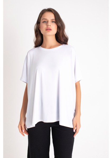 “pure Ease – Beyaz Oversize Rahat Kesim Tişört” modelleri