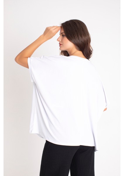 “pure Ease – Beyaz Oversize Rahat Kesim Tişört”
