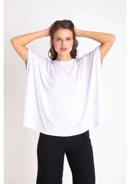 “pure Ease – Beyaz Oversize Rahat Kesim Tişört”