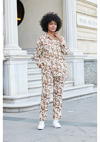 Kadın Desenli Vual Yakalı Düşük Omuzlu Uzun Kol Salaş Gömlek-Kahverengi Çiçek fiyatları