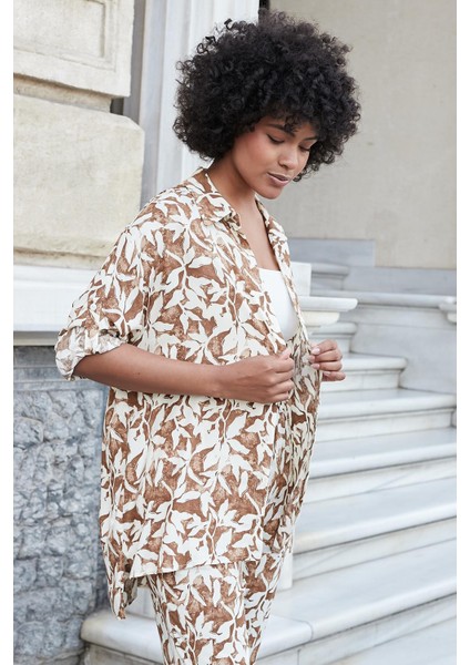 Kadın Desenli Vual Yakalı Düşük Omuzlu Uzun Kol Salaş Gömlek-Kahverengi Çiçek indirimleri