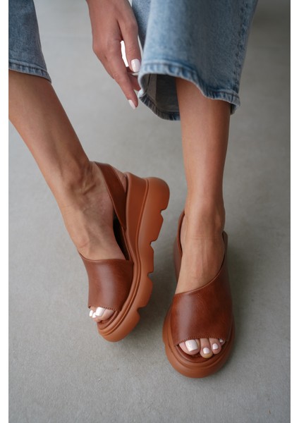 Bierna Ön Kısım ve Yan Kısımdan Açık Topuklu Kadın Sandalet- Taba fiyatları