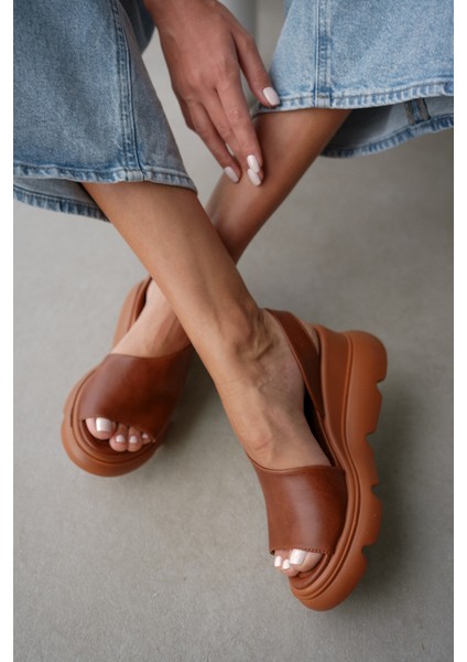 Bierna Ön Kısım ve Yan Kısımdan Açık Topuklu Kadın Sandalet- Taba modelleri